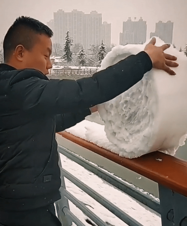 28 Icy Photos Proving Winter Is Not for the Faint-Hearted