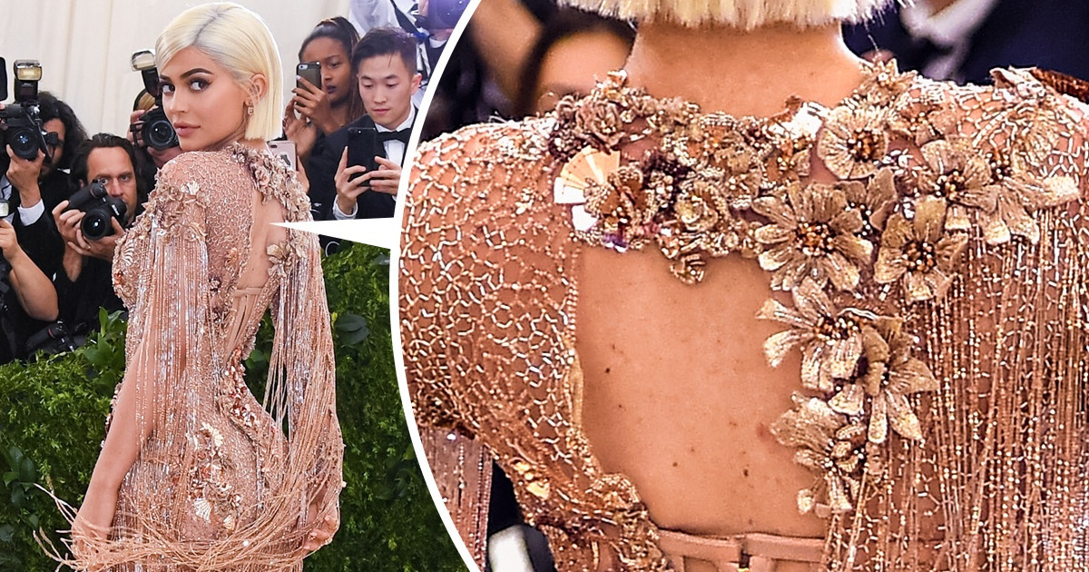 15 Celebrities Who Stole the Show With Their Outrageous Outfits 15 Celebrities Who Stole the Show With Their Outrageous Outfits