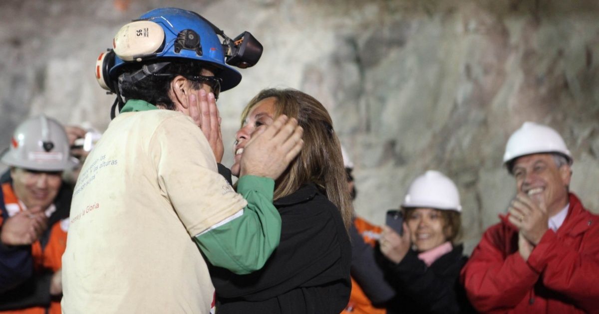 20 emotional embraces to warm your heart