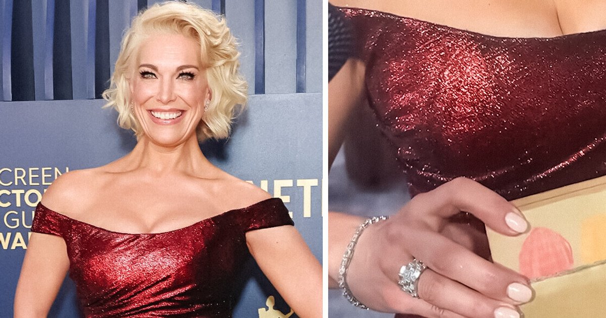 Actress Carries a Cardboard Purse Made by Her 9-Year-Old to the SAG Awards Actress Carries a Cardboard Purse Made by Her 9-Year-Old to the SAG Awards