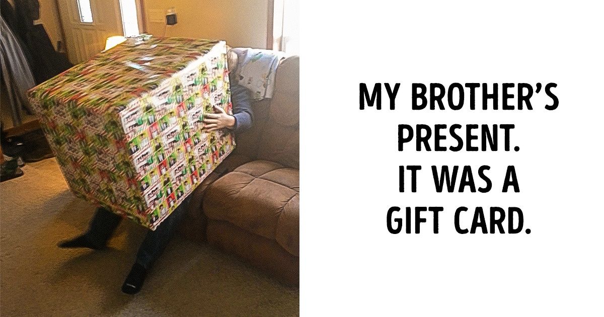 17 Pictures That Prove Trolls Never Sleep, Not Even at Christmas
