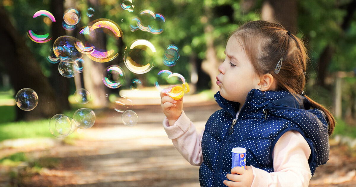 50 Surefire Ways to Entertain Your Kid While You’re Working 50 Surefire Ways to Entertain Your Kid While You’re Working