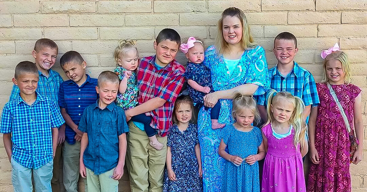Mom, Who Birthed 12 Kids in 12 Years, Debunks Myths About the Life of Her Huge Family thumbnail