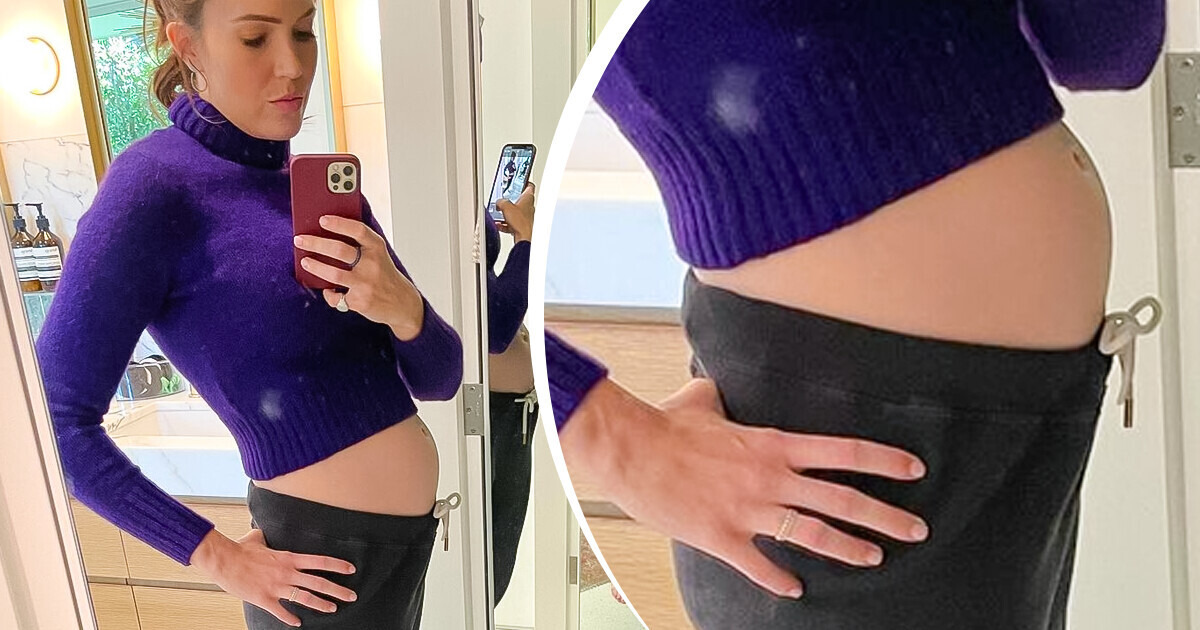 Mandy Moore Debutes Her Baby Bump, but People Keep Noticing One Thing Mandy Moore Debutes Her Baby Bump, but People Keep Noticing One Thing