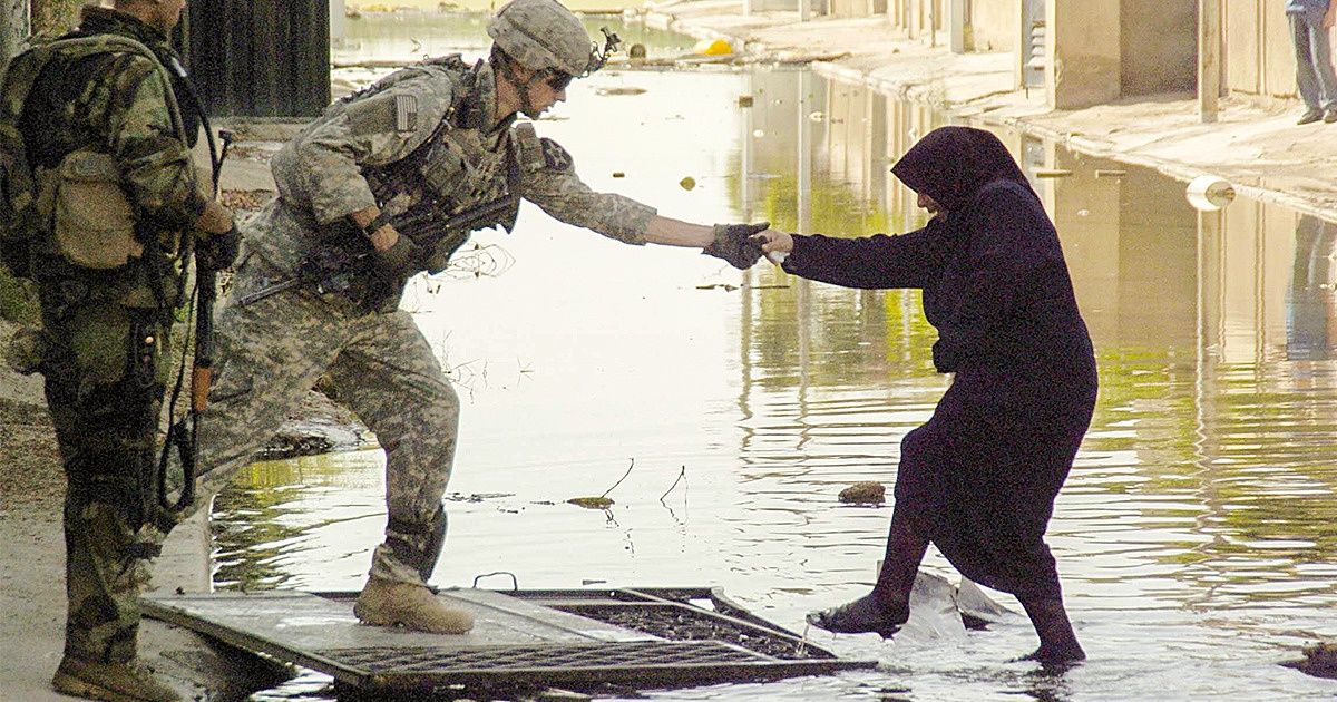 19 Photos to Make You Feel All Warm Inside This World Kindness Day