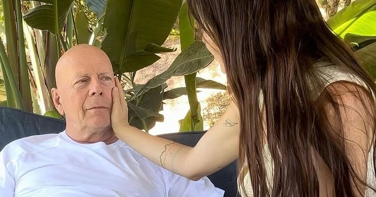 Bruce Willis’ Wife Shares an Emotional Confession on Their 17th Anniversary as Fans’ Hearts Break Over Recent Photos Bruce Willis’ Wife Shares an Emotional Confession on Their 17th Anniversary as Fans’ Hearts Break Over Recent Photos