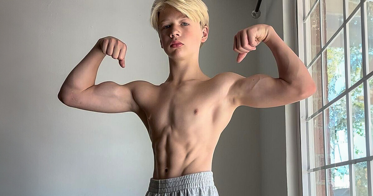 Young and cute teen blonde IFBB bodybuilder performing a chest