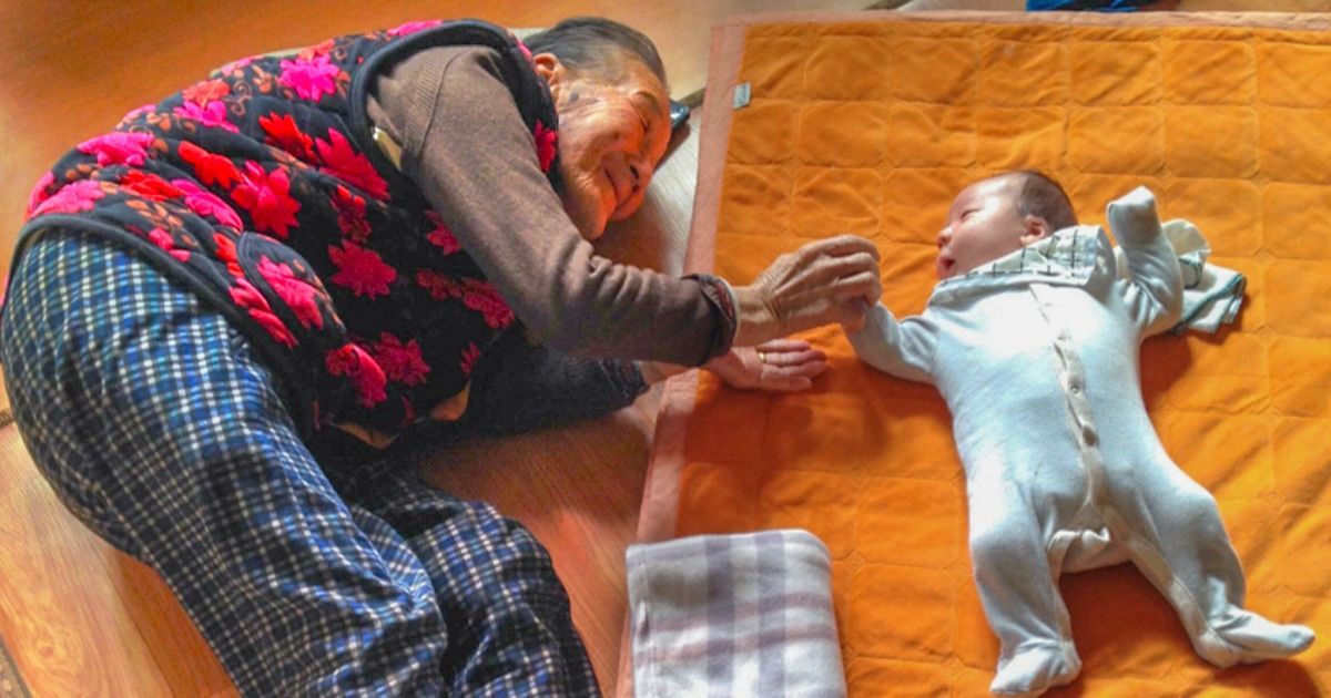 Why Being Close to a Great-Grandparent Means a Lot for a Child Why Being Close to a Great-Grandparent Means a Lot for a Child