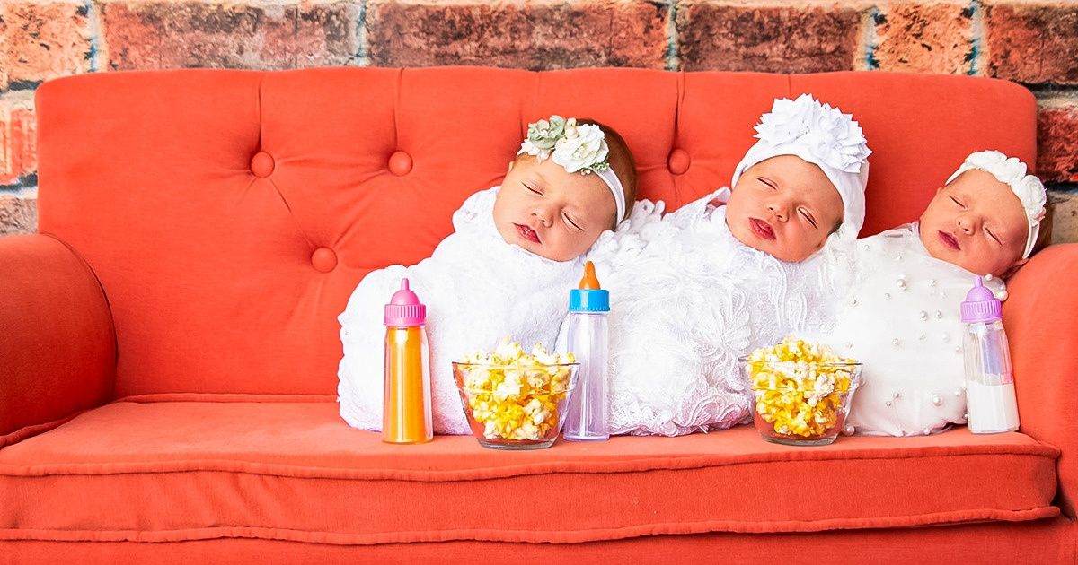 A Photographer Dressed Up Newborns as the Cast of “Friends,” and True Fans Will Love the Little Details A Photographer Dressed Up Newborns as the Cast of “Friends,” and True Fans Will Love the Little Details