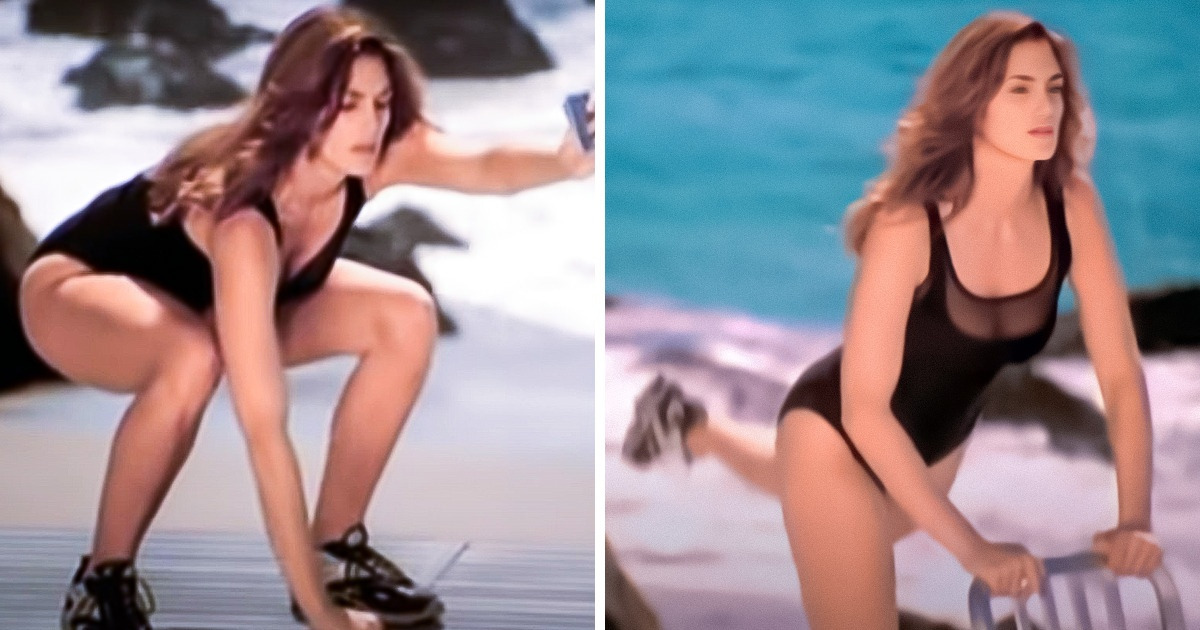 Cindy Crawford Shows the Abnormal But Very Priceless Come She Uses a Deck of Playing cards thumbnail