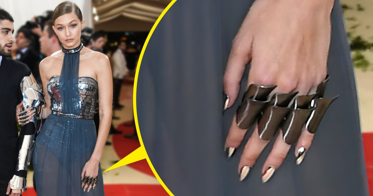 11 Times We Missed an Interesting Detail in a Celebrity’s Outfit 11 Times We Missed an Interesting Detail in a Celebrity’s Outfit