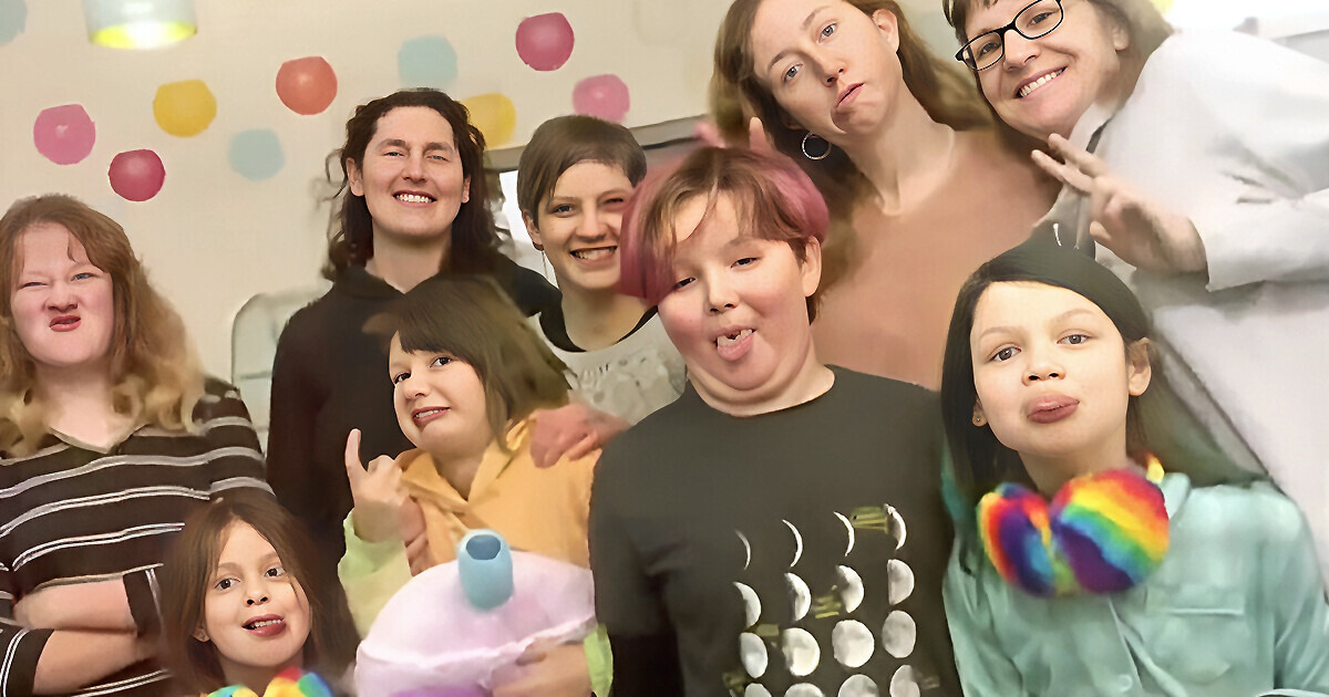 Four Single Moms Decided to Share ONE House and Don’t Miss Having Men Around