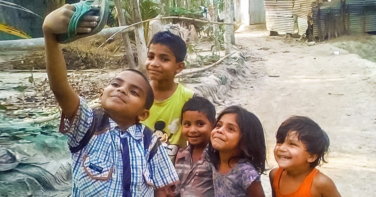 20 Touching Photos That Prove Money Can’t Buy Happiness 20 Touching Photos That Prove Money Can’t Buy Happiness