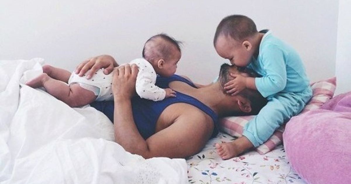 20 photos showing that there’s no more heart-warming sight than a man with his children