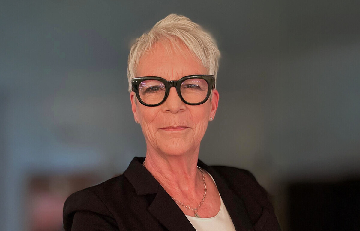 Jamie Lee Curtis Delivers a Powerful Speech About Effects of Cosmetic Surgery Jamie Lee Curtis Delivers a Powerful Speech About Effects of Cosmetic Surgery