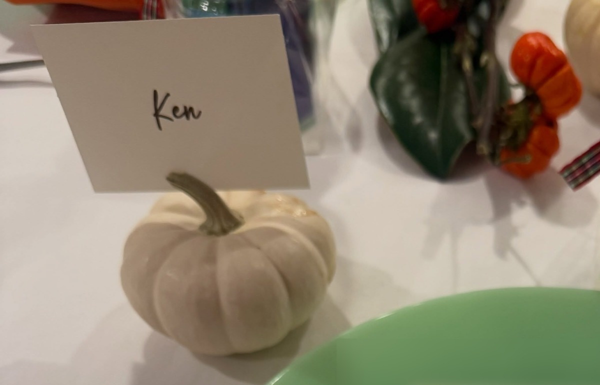 10 Thanksgiving Table Ideas Hosts Are Trying This Year, Like Name Cards Slid Into Mini Pumpkins