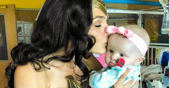 Gal Gadot Visits a Children’s Hospital Dressed as Wonder Woman, Proving Each of Us Can Be a Hero