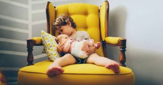 22 heart-warming shots that reveal sibling love in all its tenderness