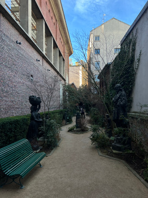 Comment with image on Bright Side