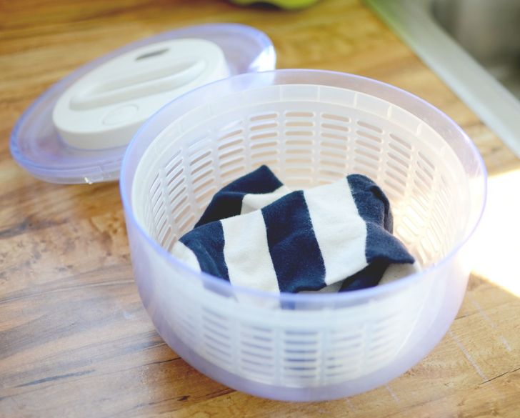 20 Ingenious Tricks for Your Clothes That Will Save You a Ton of Money