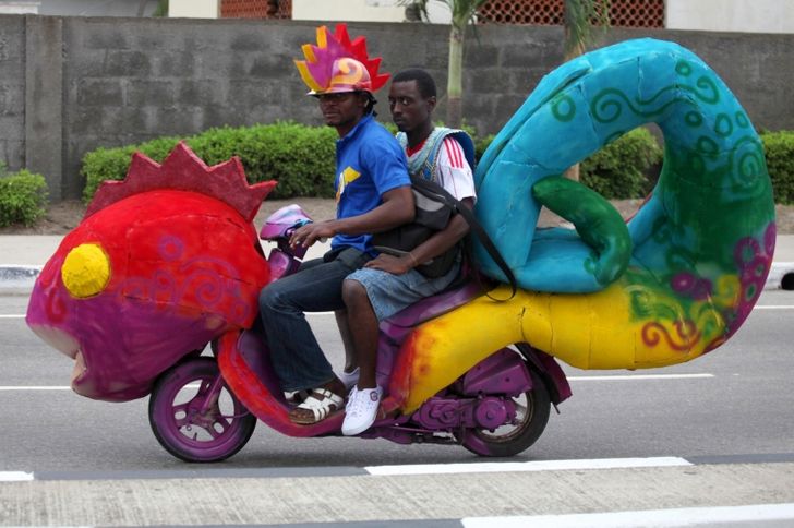 19 People Who Surprised Us With Their Ridiculous Choice of Transportation