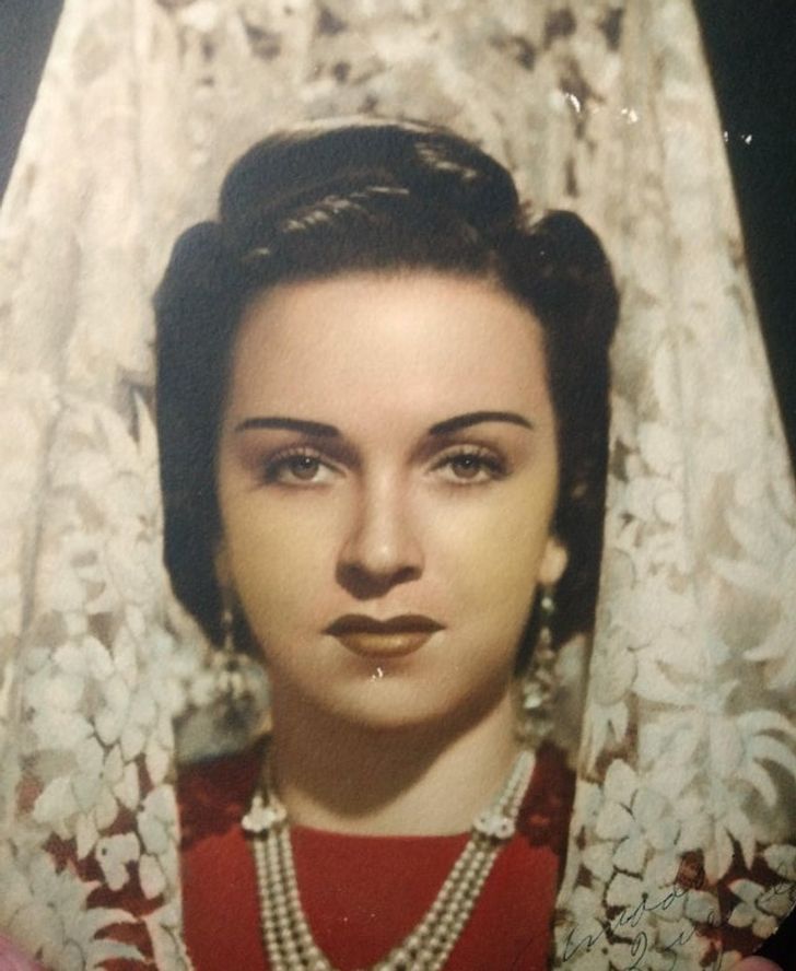 15 Family Pics Where Our Grandmas Look Classy Like Hollywood Starlets