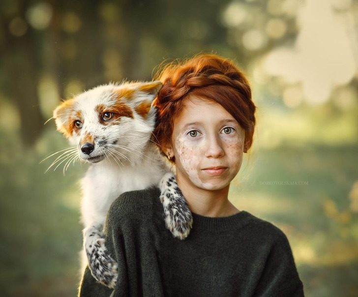 A Photographer Creates Stunning Photoshoots to Highlight the Tight Bond Between Humans and Animals