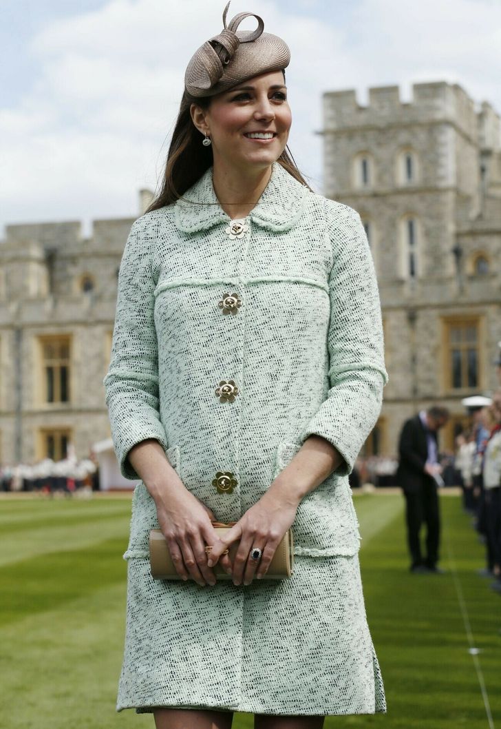 20 من ملابس الحمل للأمهات الملكيات والتي تثبت مدى أناقة أنماط الأمومة