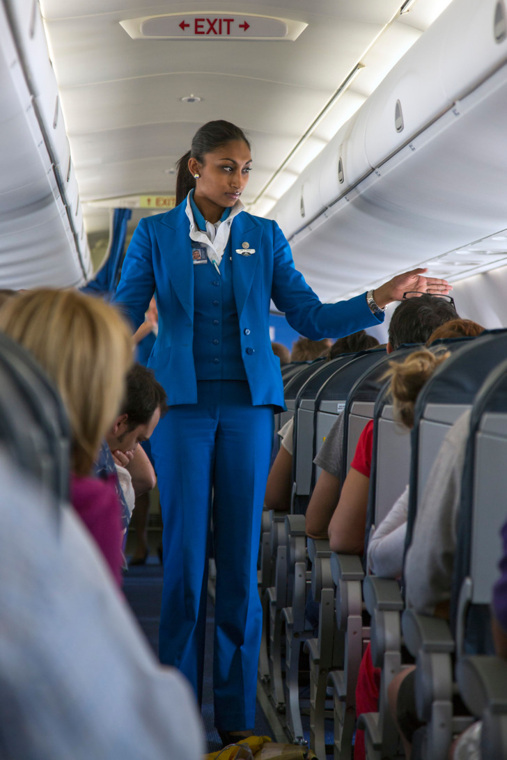 11 Flight Attendant Uniform Details That Can Be Easily Adopted in Everyday  Life / Bright Side
