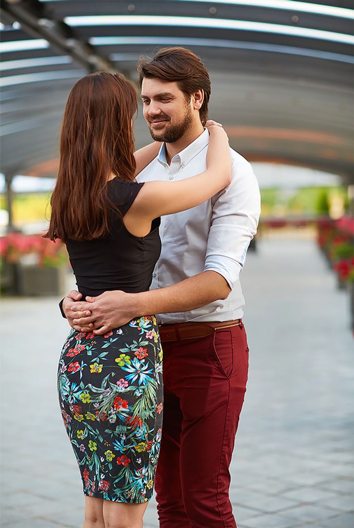 These 9 Types of Hug Will Shed Light on Your Relationship