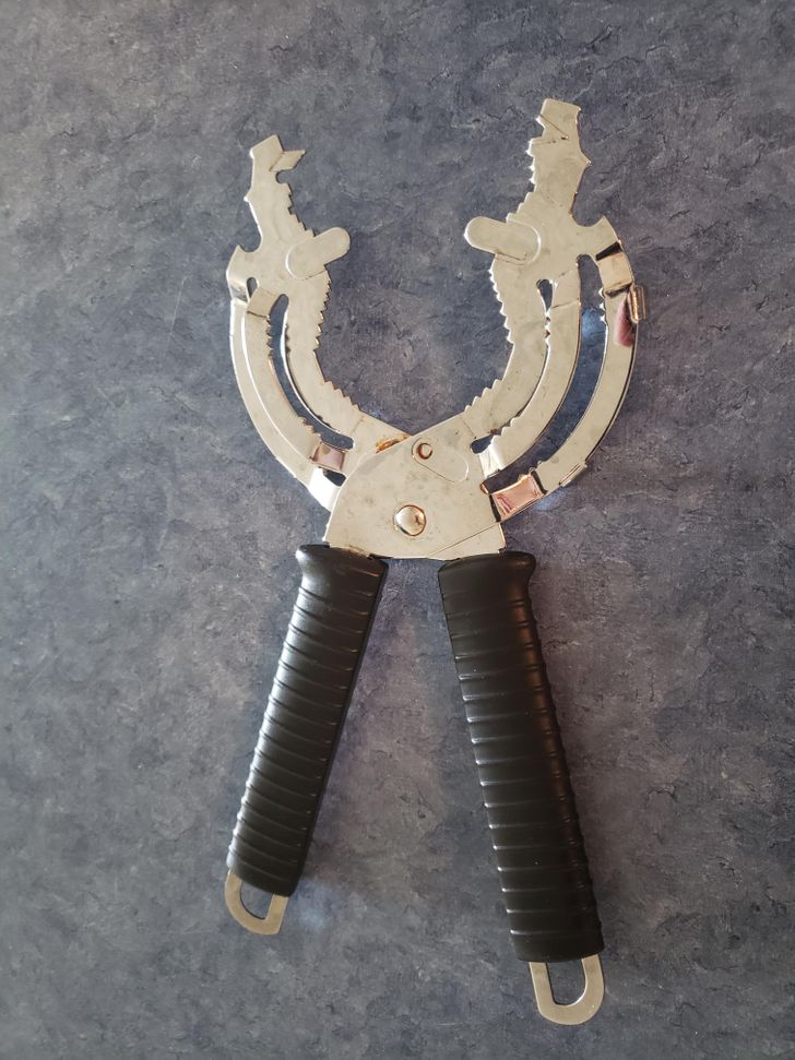 Kitchen tool made by winco. No idea what it is : r/whatisthisthing