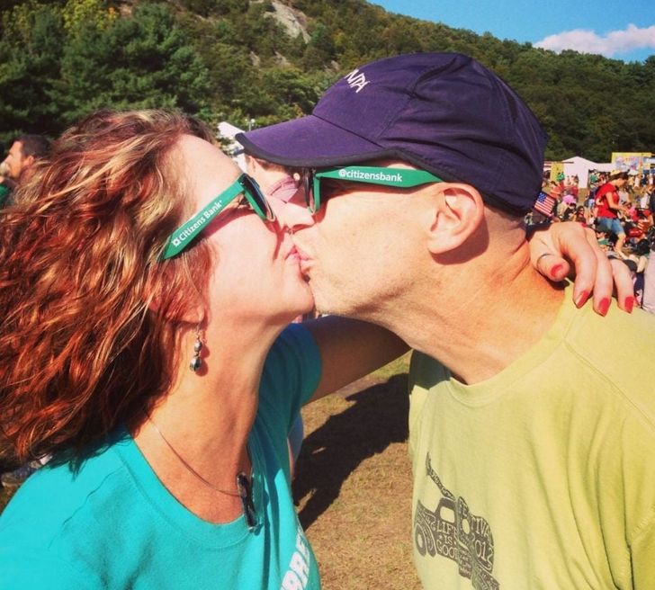 “He Doesn’t Know I’m His Wife,” Woman Shares How She and Husband With Alzheimer’s Fell in Love All Over Again