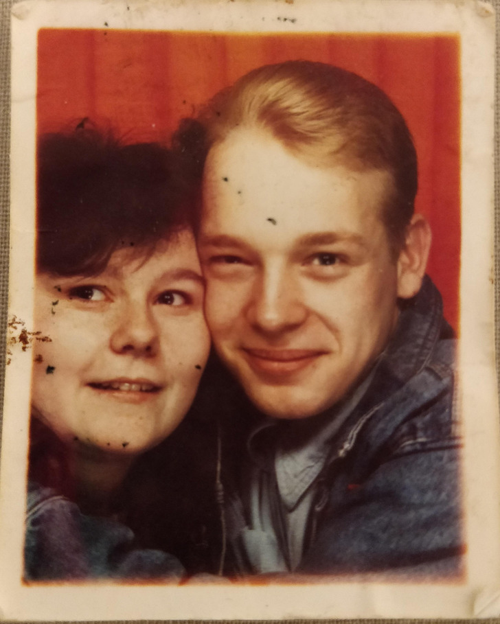 Their Mum and Dad Were Pen Pals First, and This Photo Is From the Day They Finally Met in the ’80s