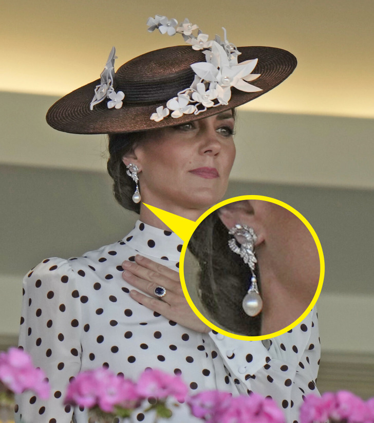 10 Remarkable Accessories That the Royals Passed Down to the Next ...