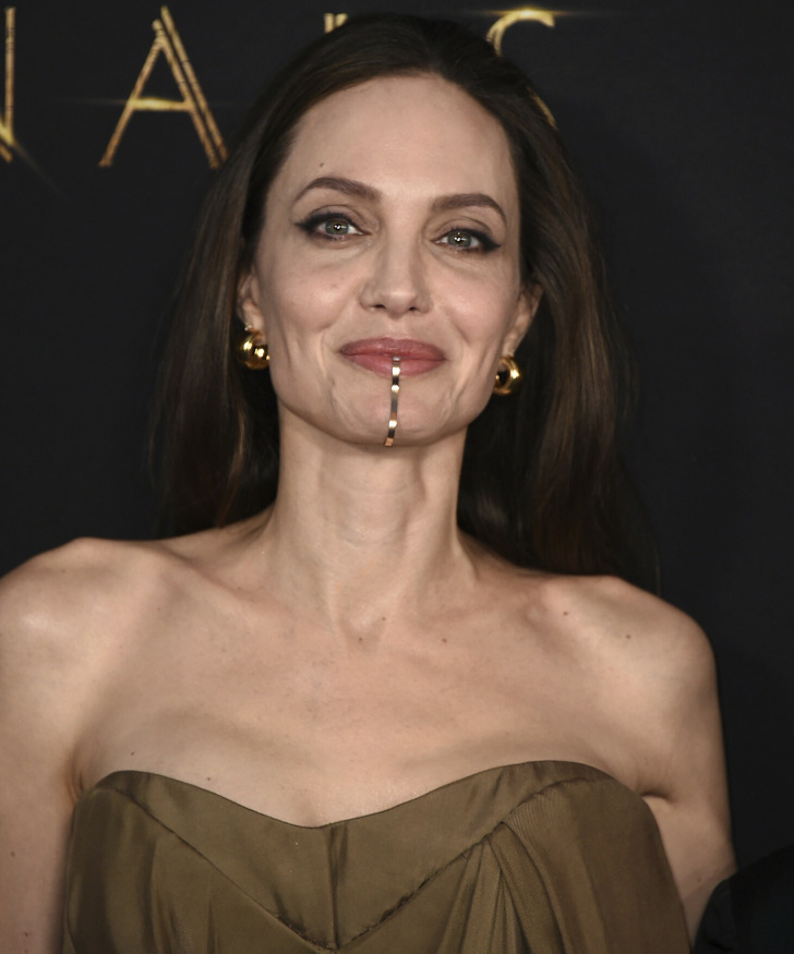 6 Style Lessons We Learned From the Gorgeous Angelina Jolie / Bright Side