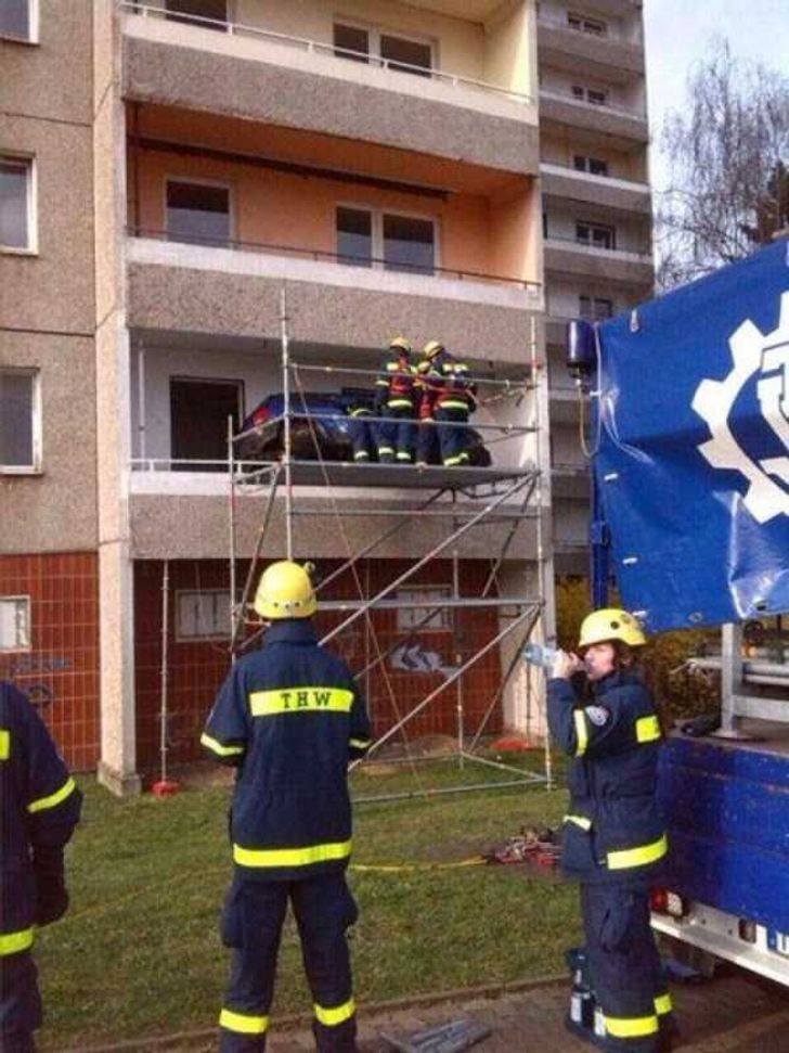 15+ Photos That Will Leave You With Many Questions