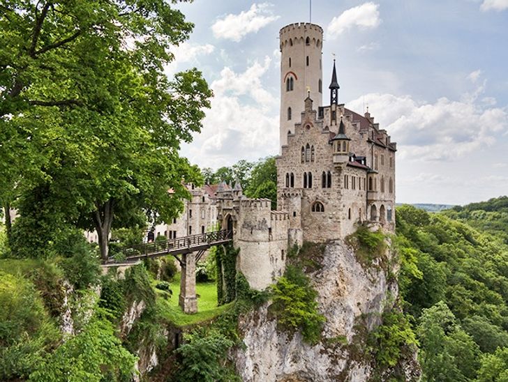 9 Extreme Locations Where People Live