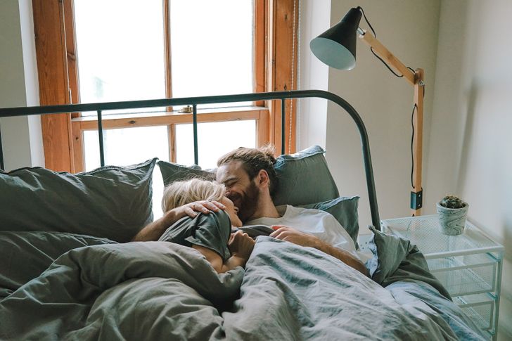 Why Couples Should Go to Bed at the Same Time, According to a Study