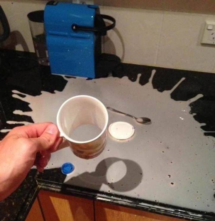 15 Photos That Are Literally Screaming for Help