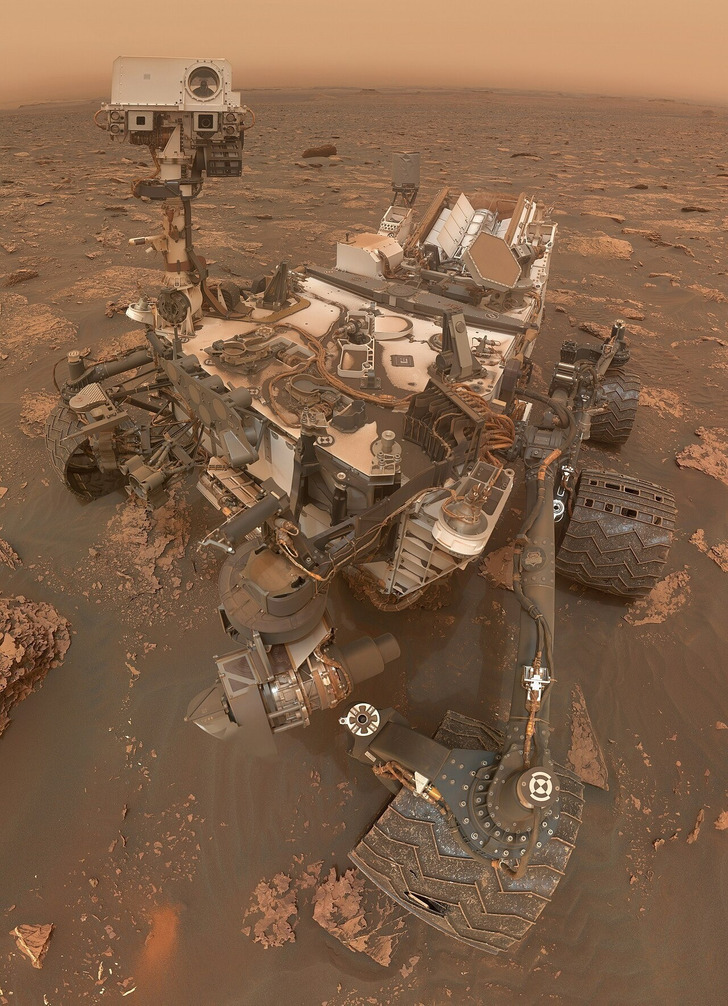 Curiosity rover selfie, June 2018 (mosaic)