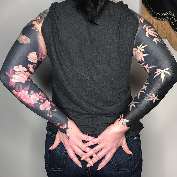 Tattoo Artist Esther Garcia Creates Beautiful Blackout Tattoo