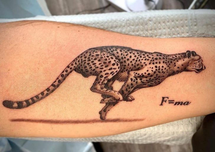 20+ Unique Tattoos That Hide Personal Backstories Behind Them