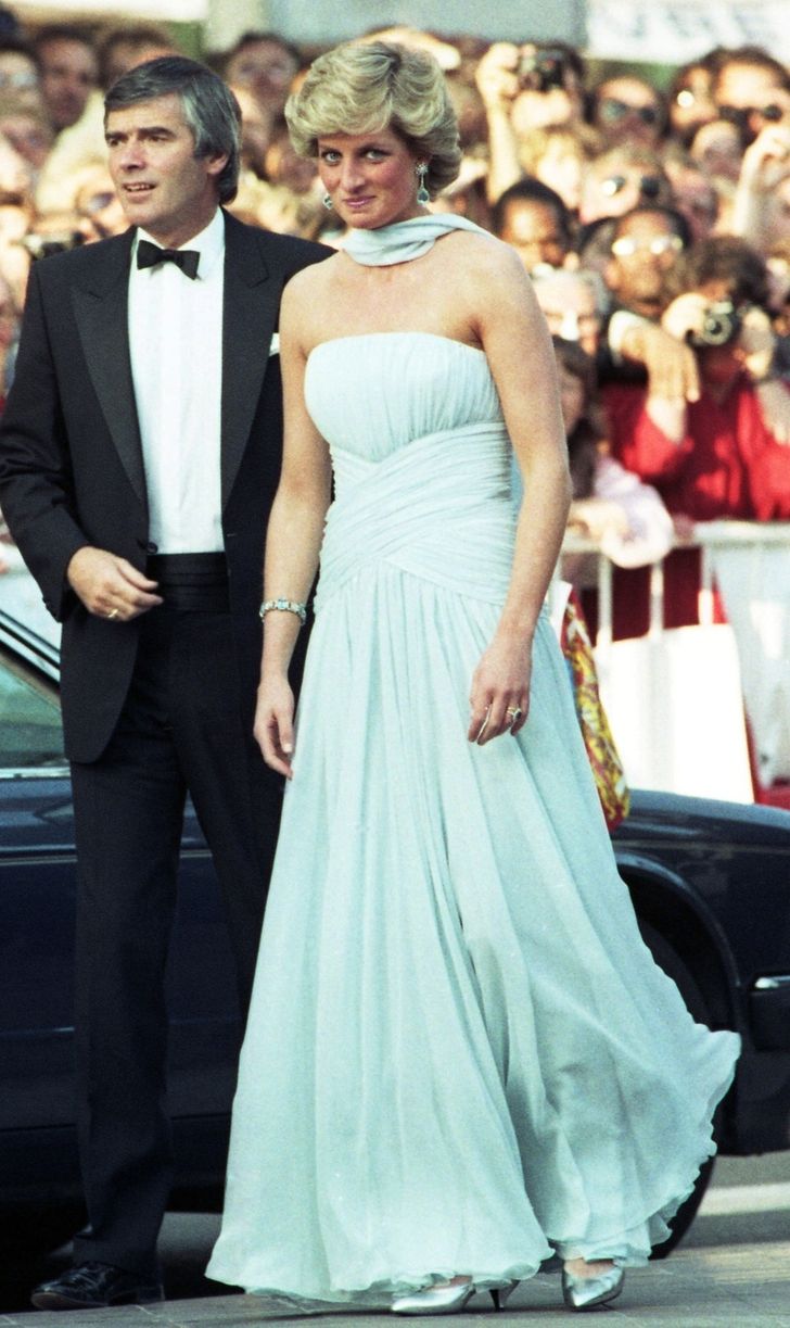 21 Iconic Dresses Worn by Princess Diana That Still Leave Us Stunned /  Bright Side