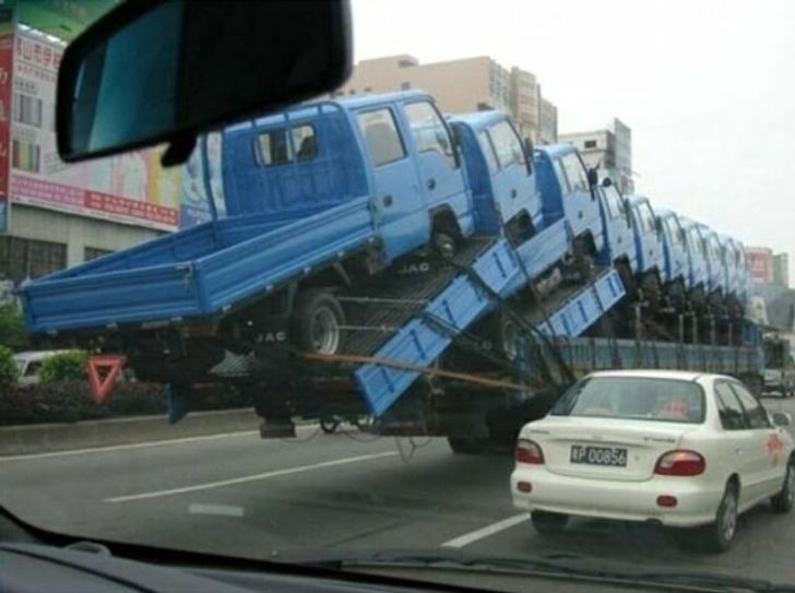 19 People Who Surprised Us With Their Ridiculous Choice of Transportation