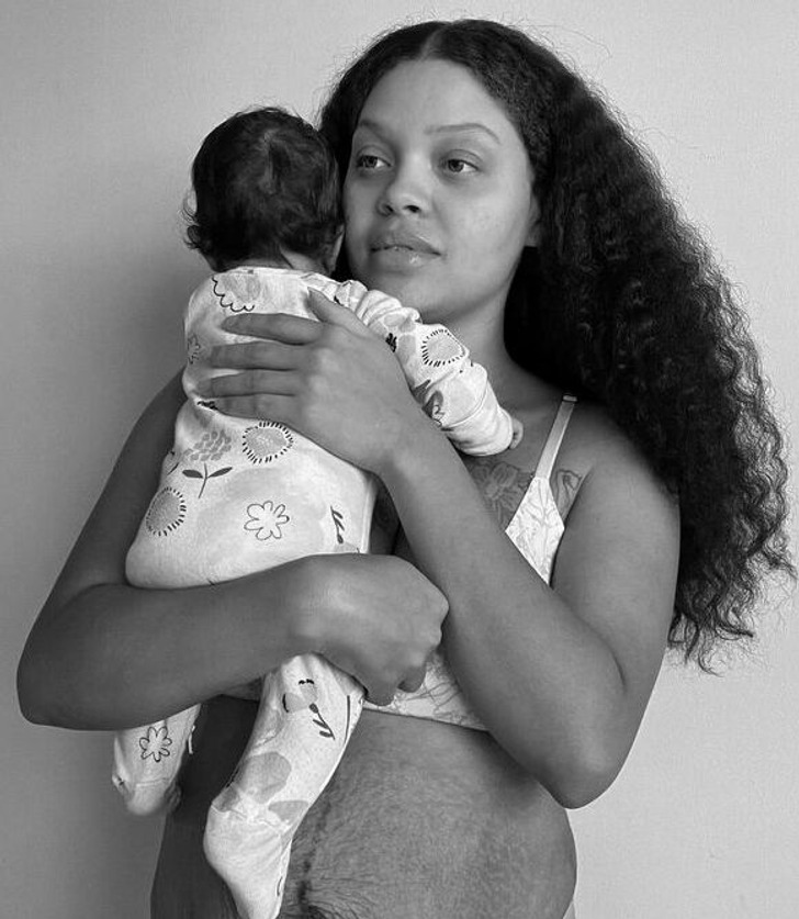 A Mom of Four Shares the Raw Truth of Postpartum Bodies / Bright Side