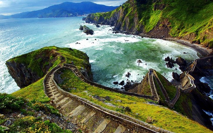 15 amazing non-touristy places to discover each country’s national character