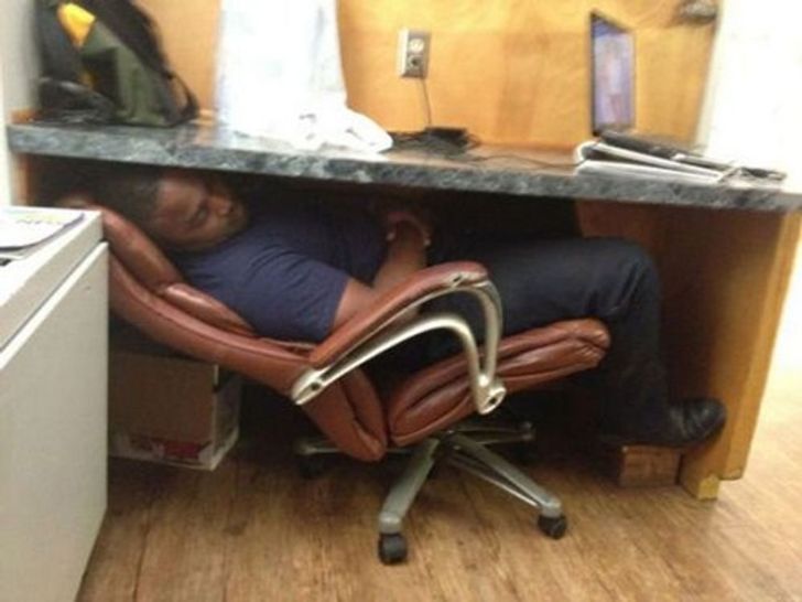 25 Hilarious Times People Were Caught Sleeping