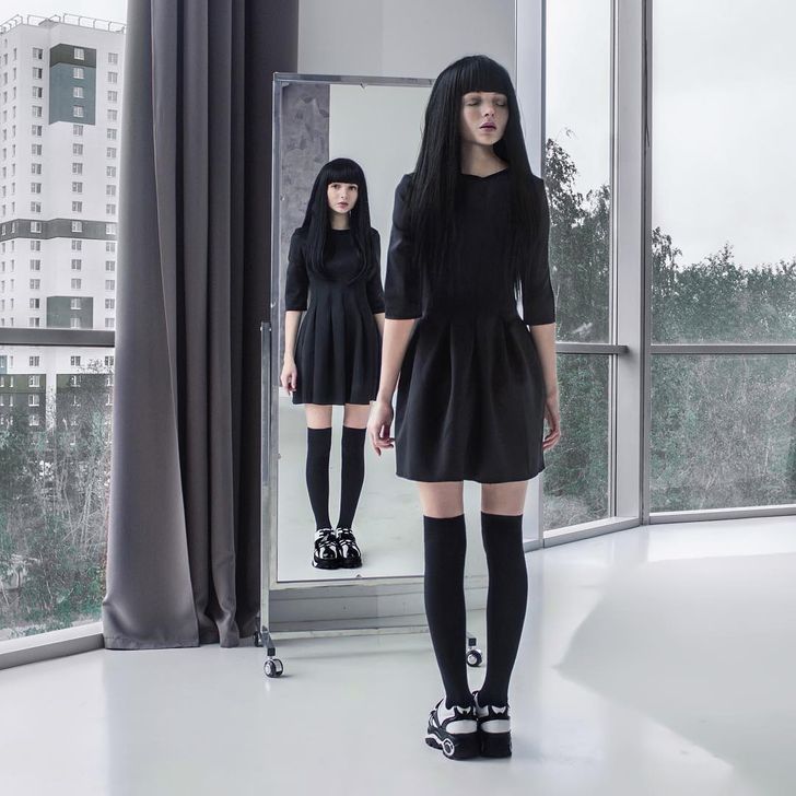 20+ Photos of a Young Blogger Proving That Modern Art Can Easily Do Without Photoshop (Warning: It Will Be Hard to Believe Your Eyes)