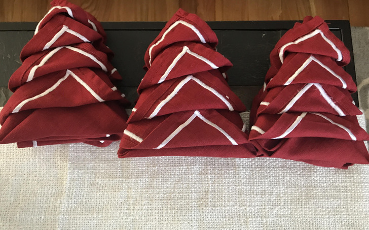 7 Chic Ways To Fold Your Christmas Napkins