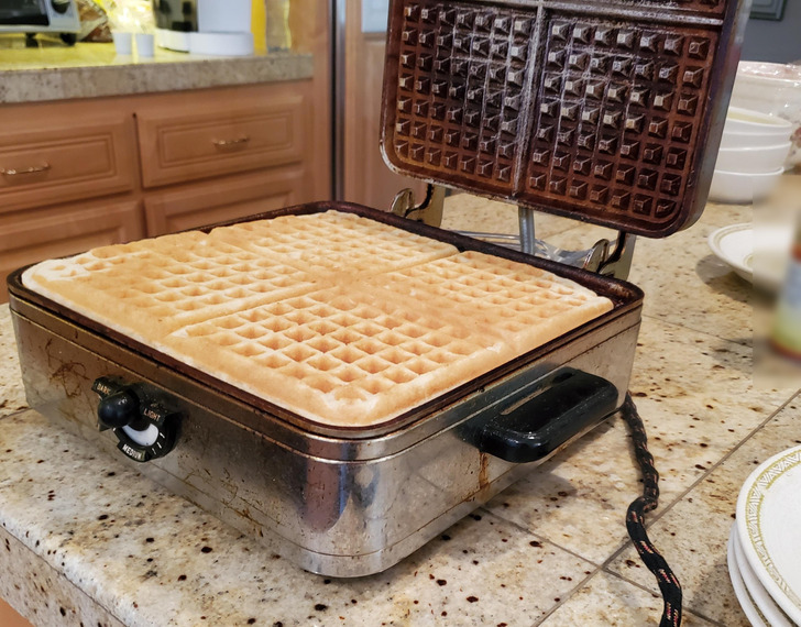 A Waffle Maker From a 1961 Wedding That Still Makes Great Waffles